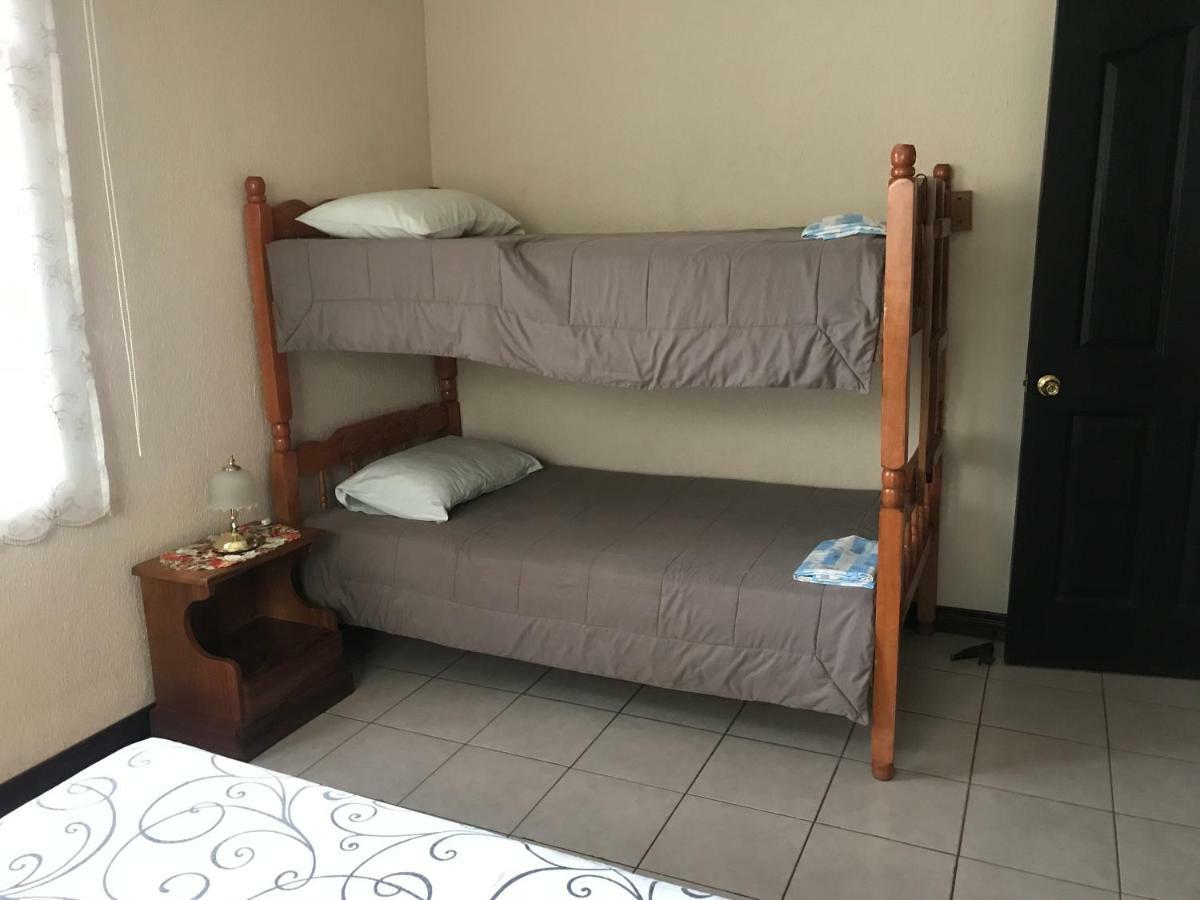 Bed and Breakfast Casa Del Suizo Desamparados  Zewnętrze zdjęcie